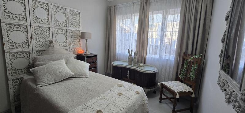 6 Bedroom Property for Sale in Reebok Western Cape